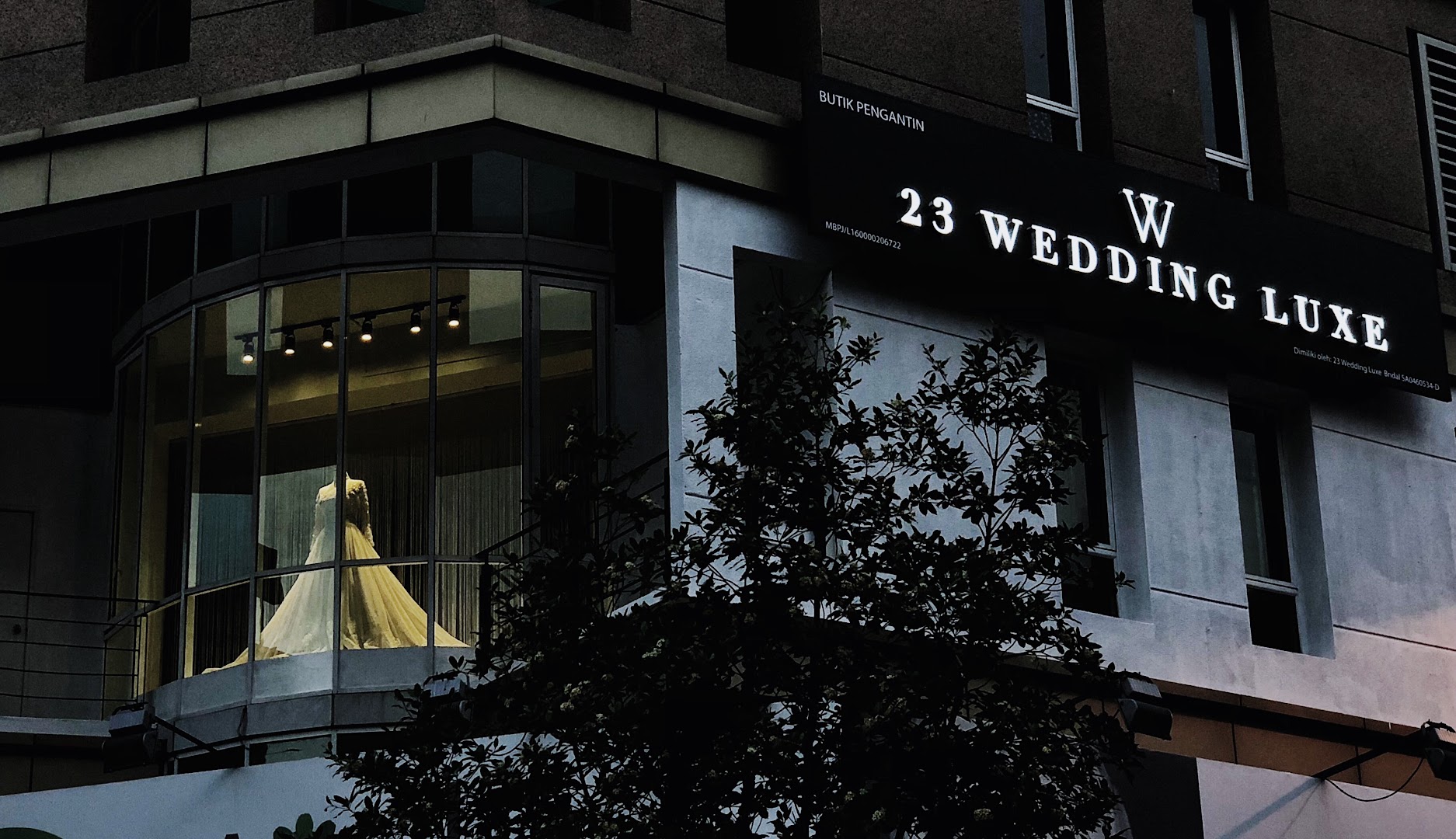 23 Wedding Luxe Bridal gallery photo