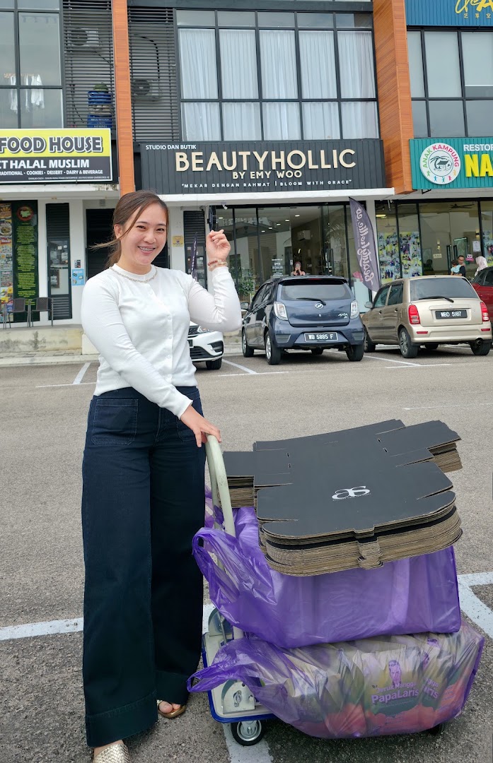 BEAUTYHOLLIC.CO BY EMY WOO gallery photo
