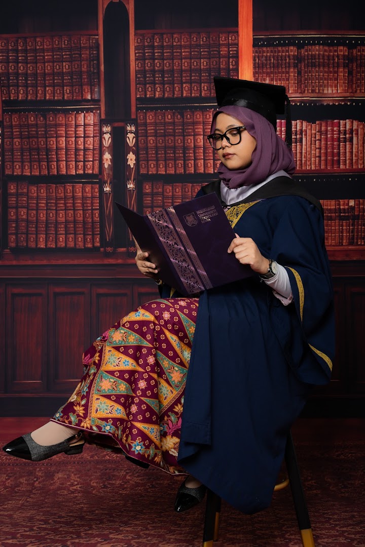 Bendeni Studio - SelfPhoto | Convocation | Family | Professional Photographer gallery photo