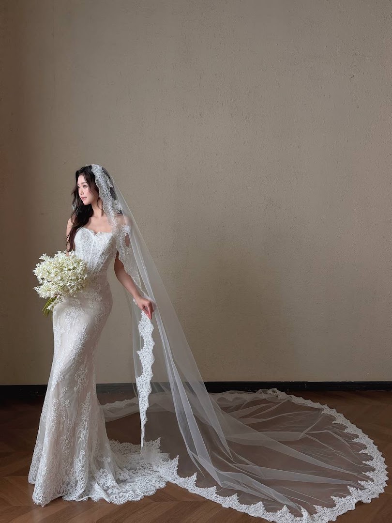 Blooms Bridal gallery photo