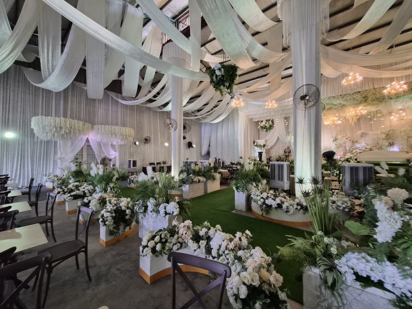 Elegant Glam Hall gallery photo