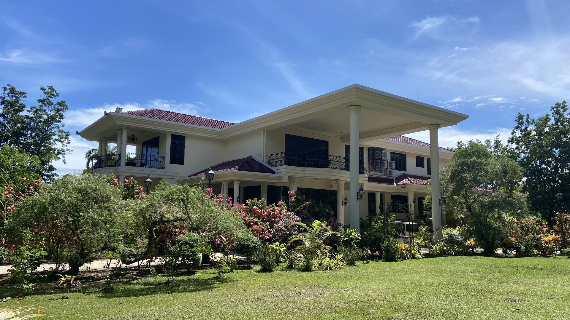 Elza Manor gallery photo