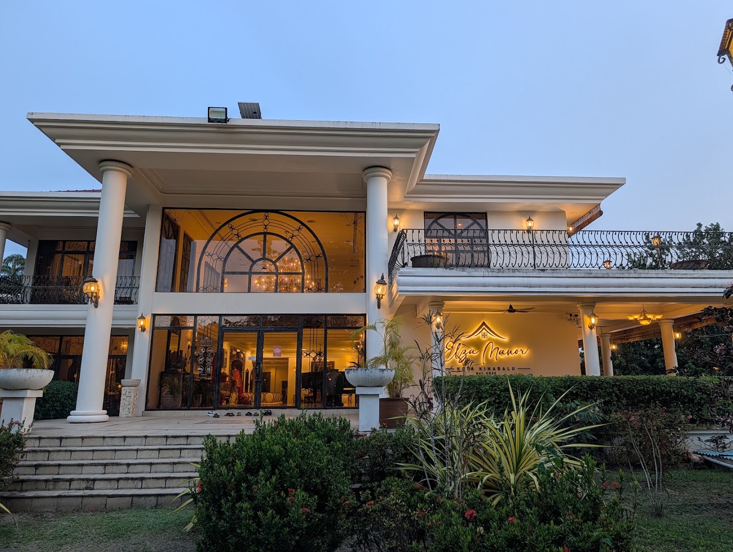 Elza Manor gallery photo