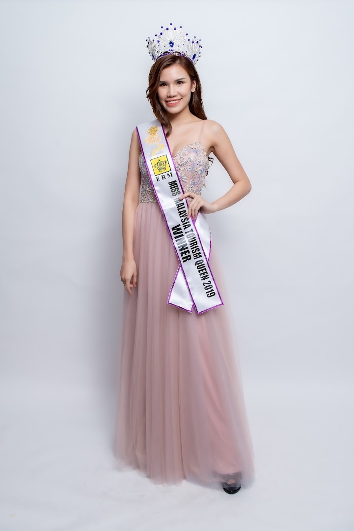 Glam Gown gallery photo