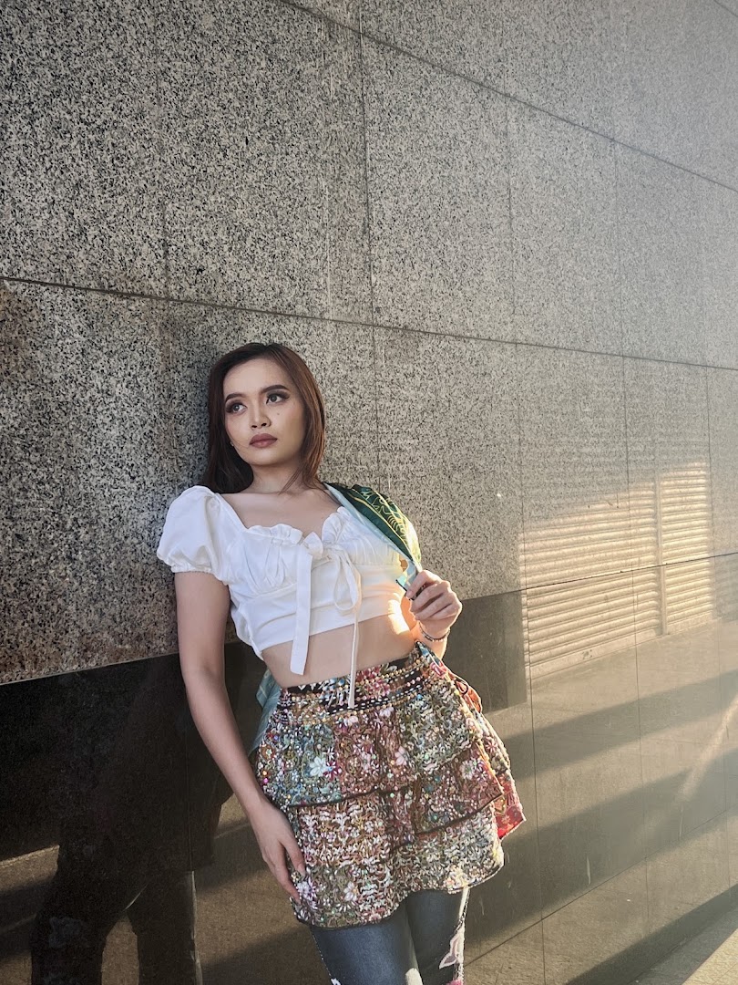 Glowy Trishy gallery photo