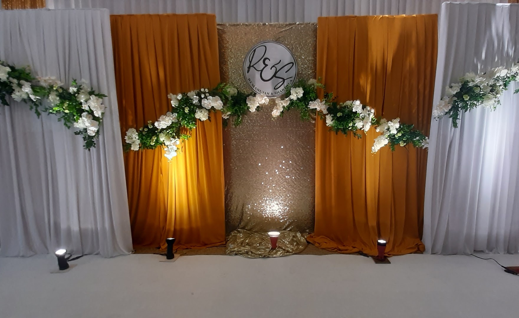 Golden Decorator gallery photo