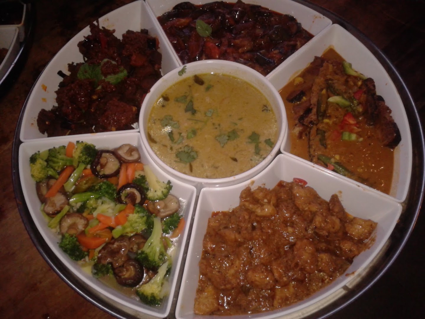 Golden food caterer gallery photo
