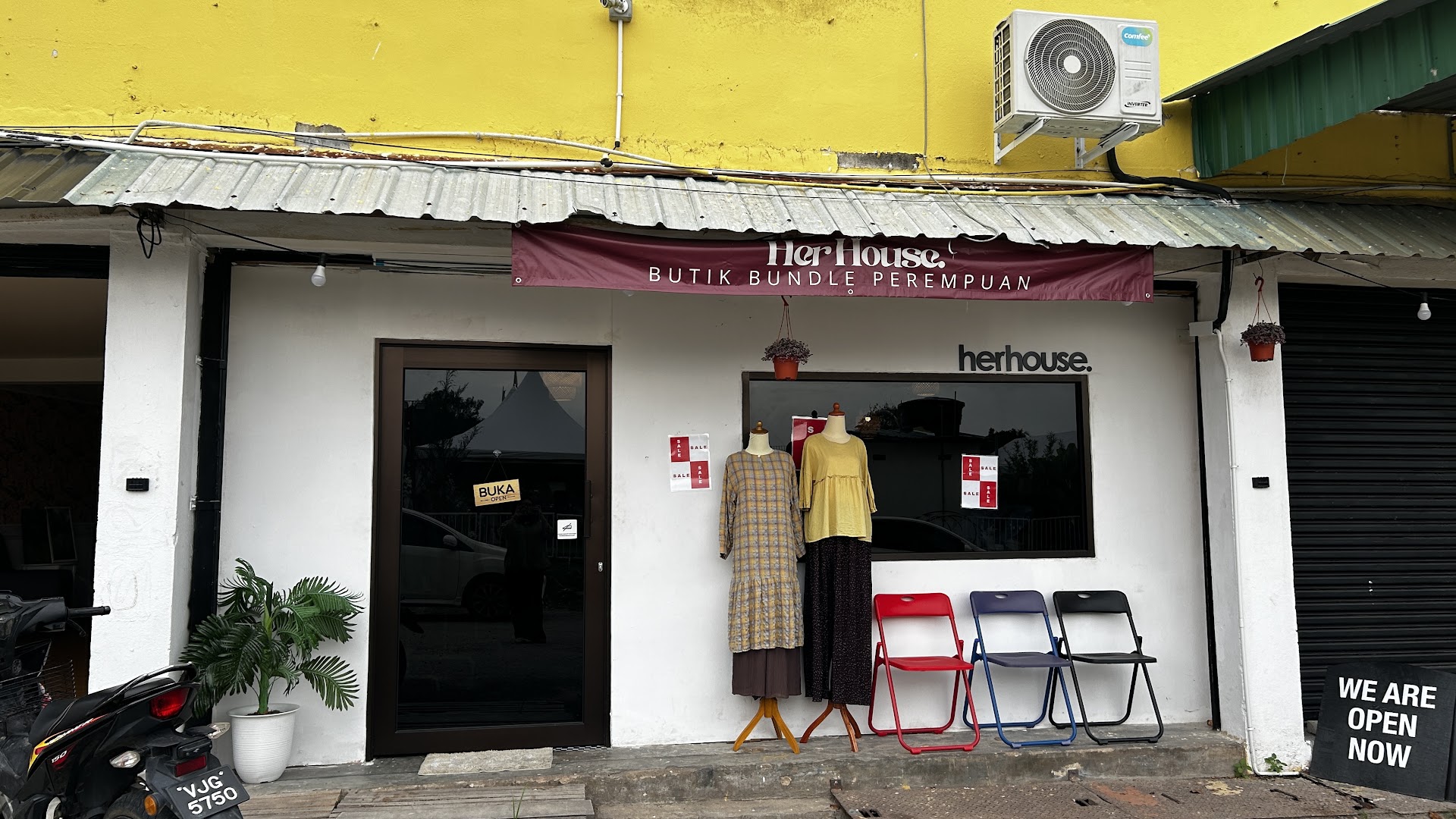 Her House Butik Bundle Perempuan gallery photo