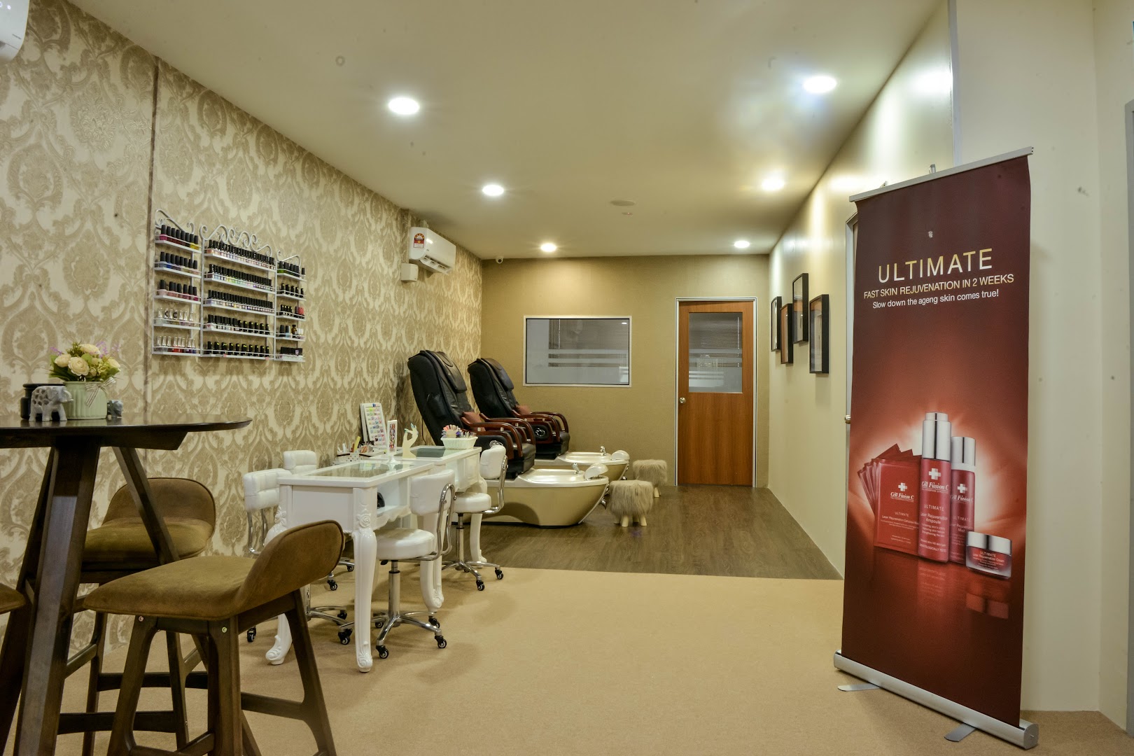 Jeniezz studio gallery photo