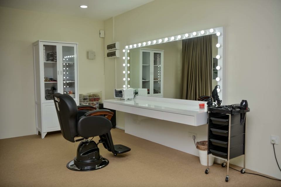 Jeniezz studio gallery photo