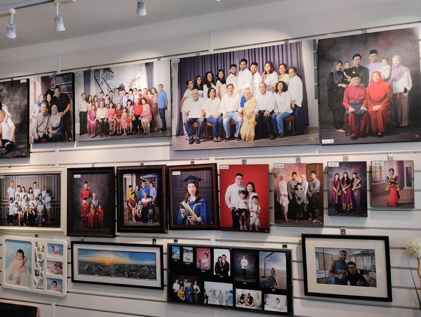 Naga Emas Pusat Foto Berwarna 金龍照相馆 Naga Emas Photo Studio gallery photo