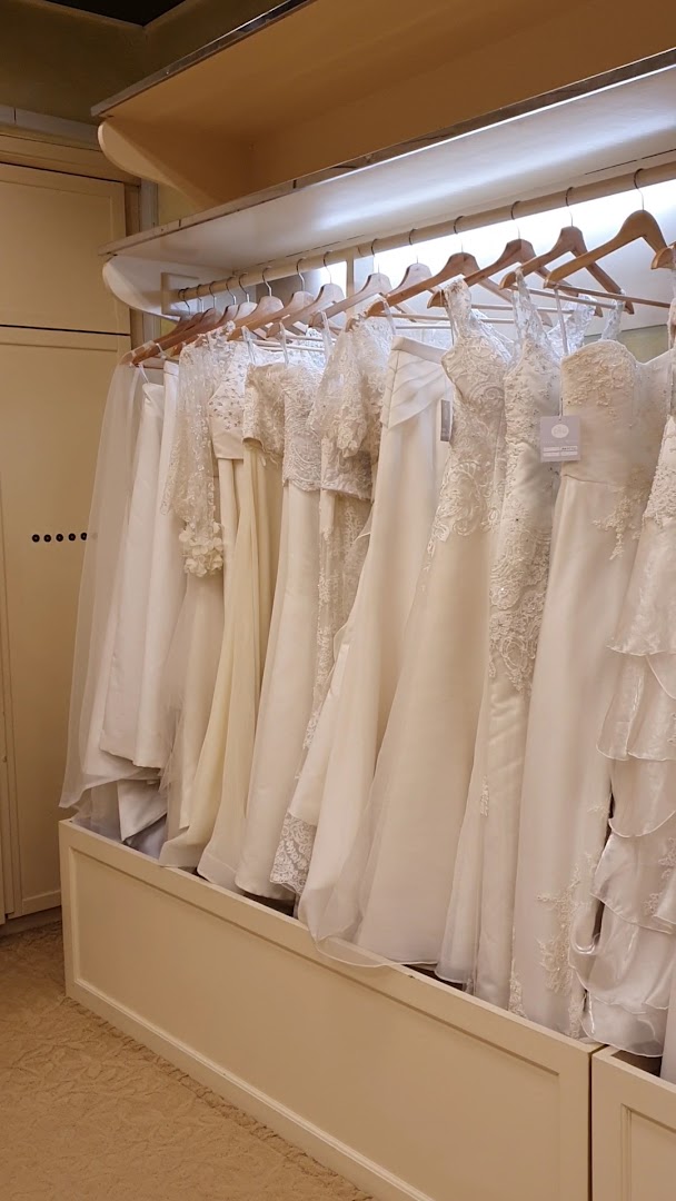 PrettyInWhite gallery photo