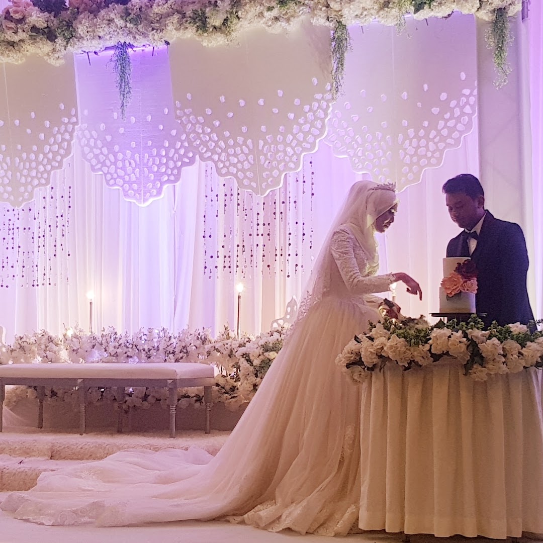 Romantis Bridal Boutique & Studio gallery photo