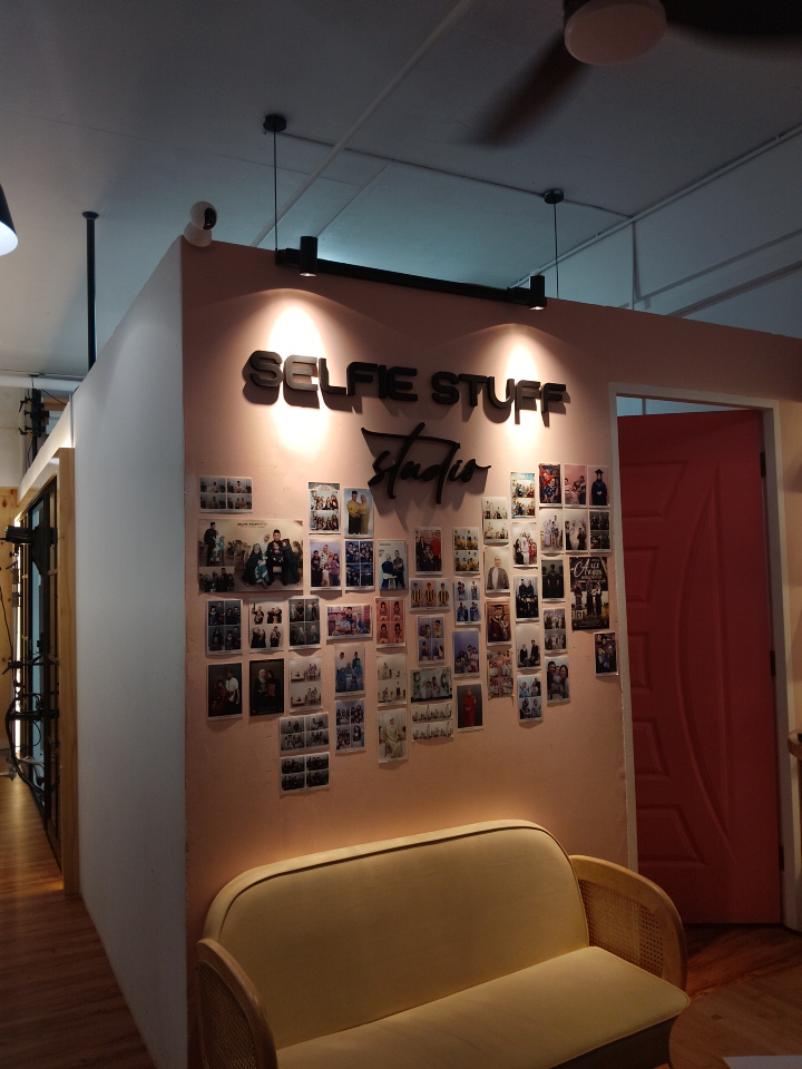 Selfie Stuff Studio gallery photo