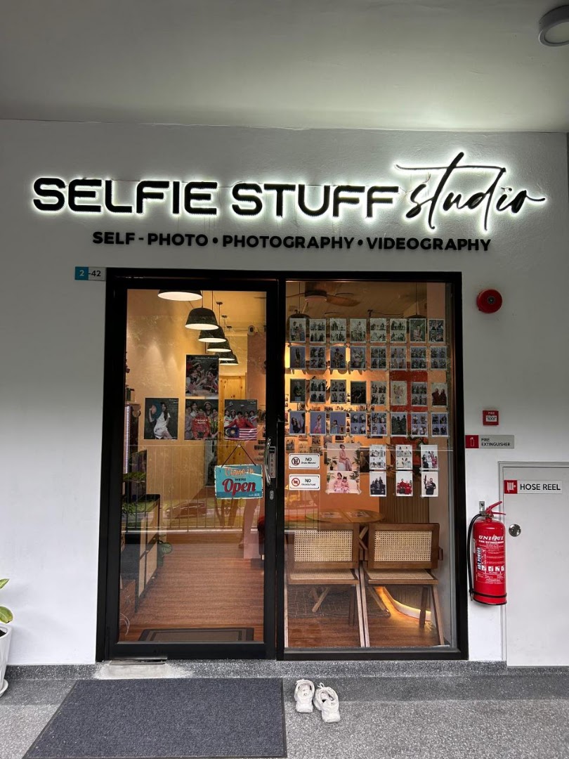 Selfie Stuff Studio gallery photo