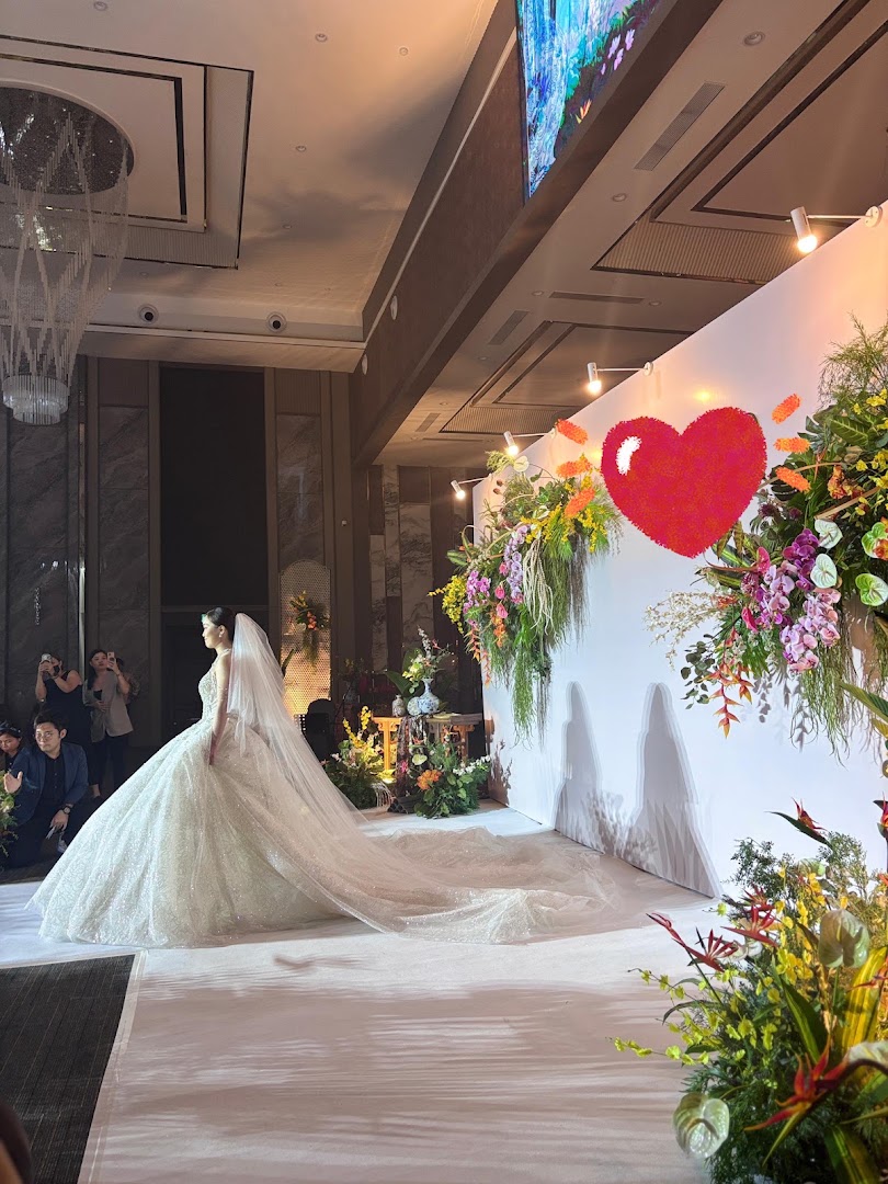UNDRESSED Bridal House gallery photo