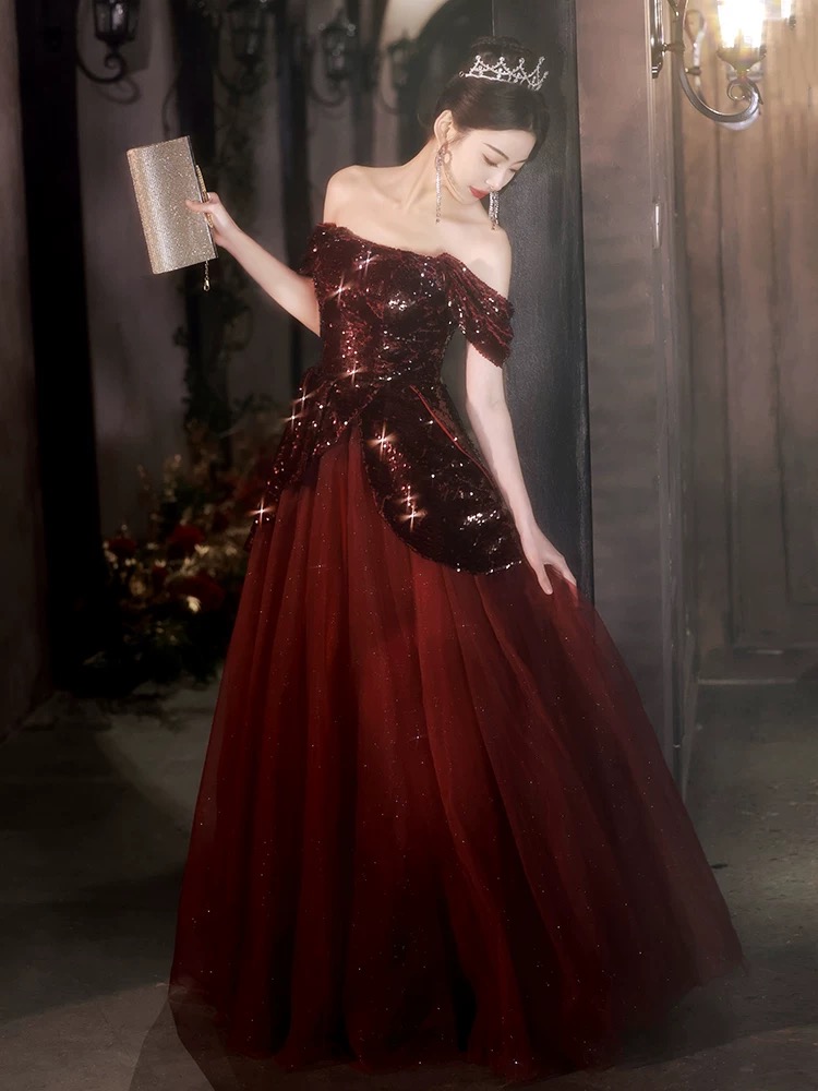 Vee's Couture gallery photo