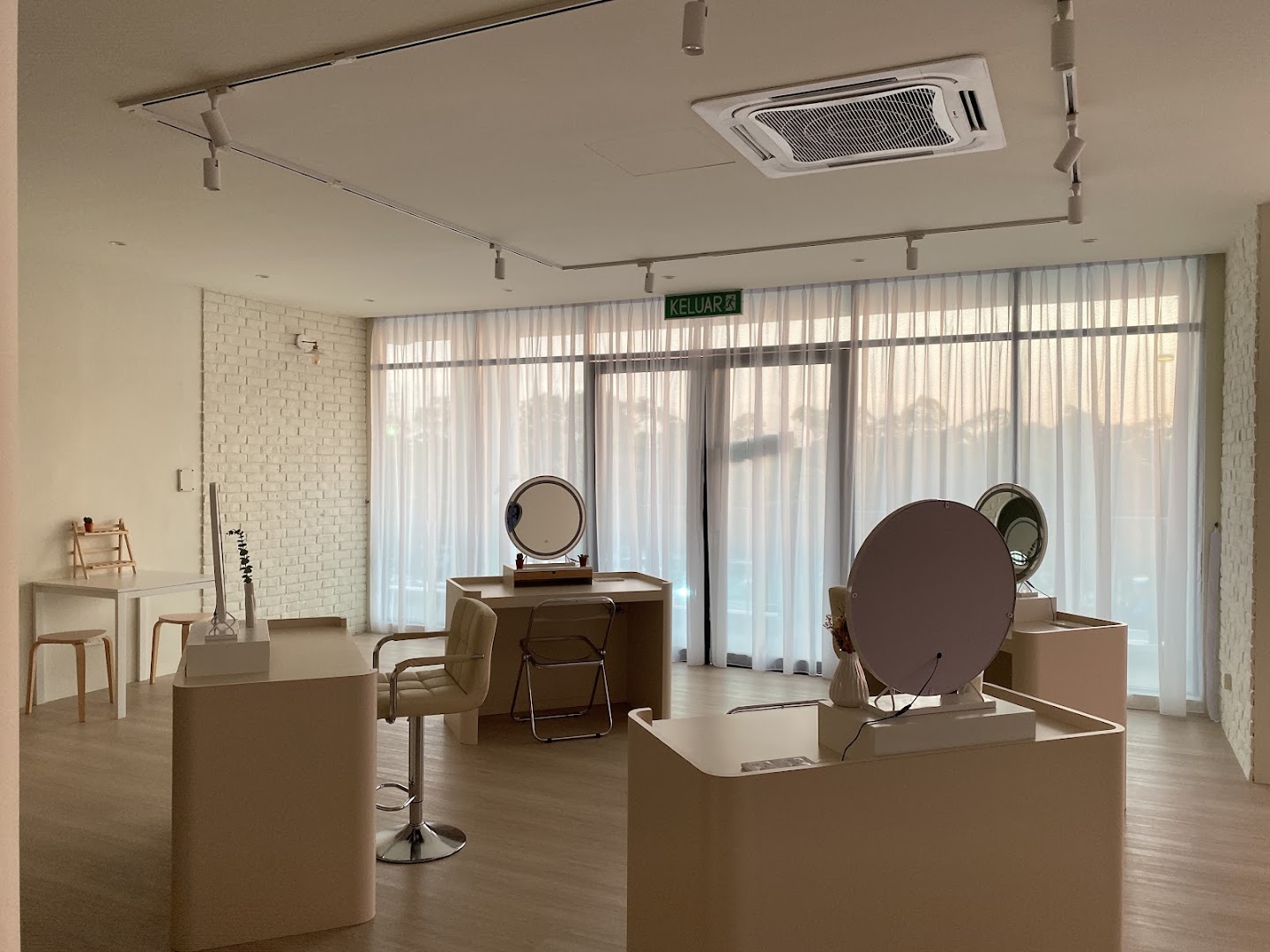 Y&U studio gallery photo