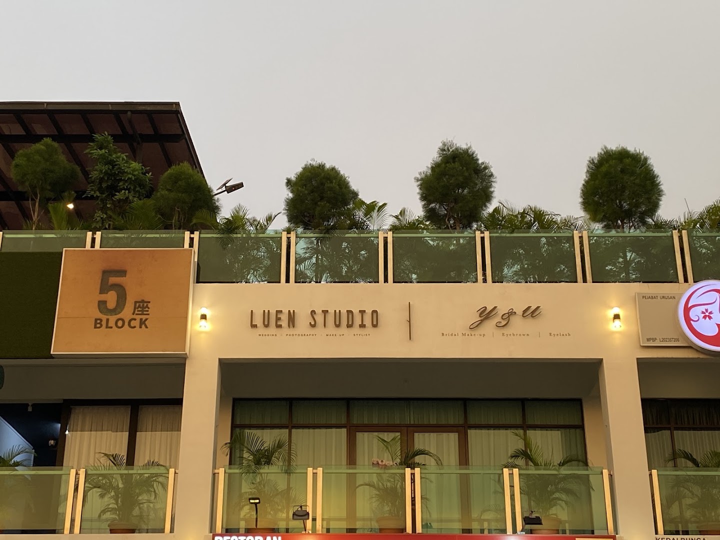 Y&U studio gallery photo