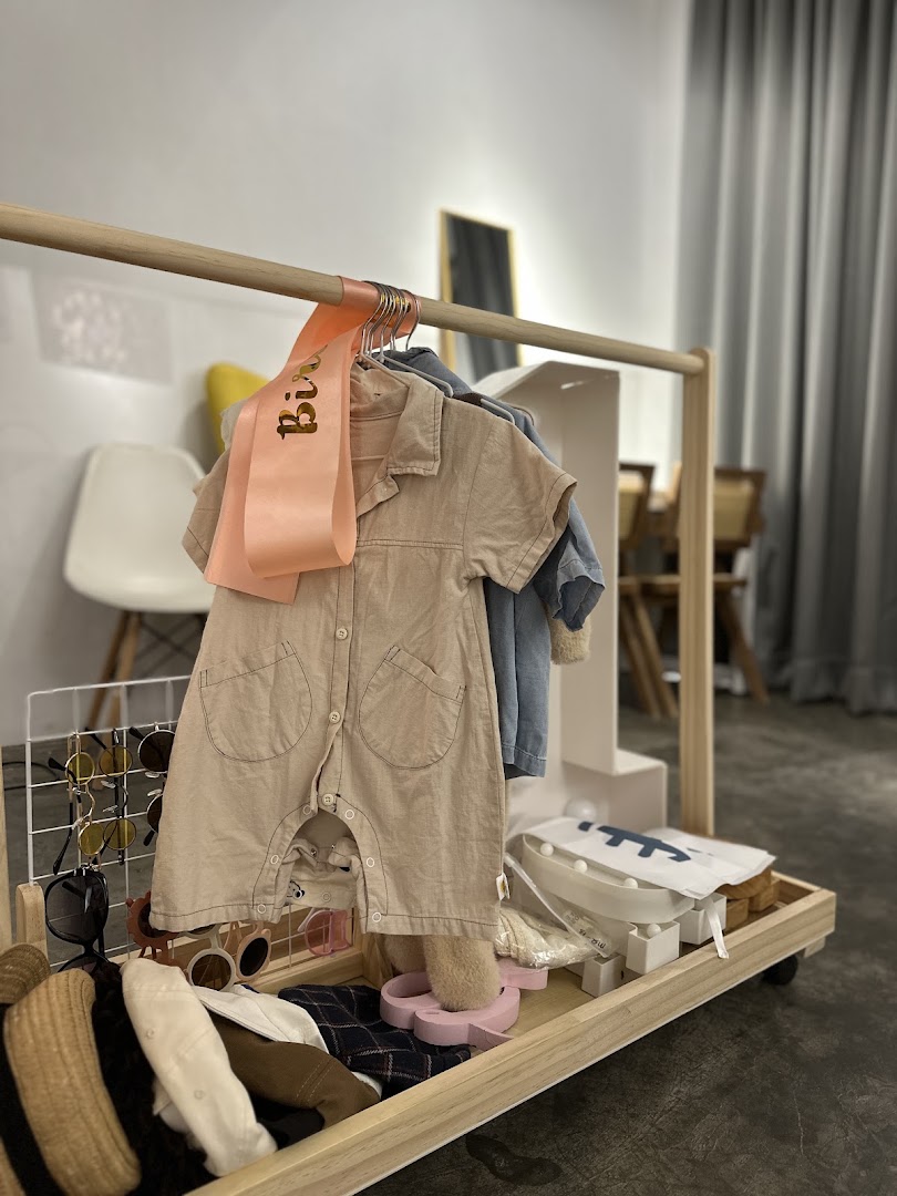 Yellow Duck Studio gallery photo